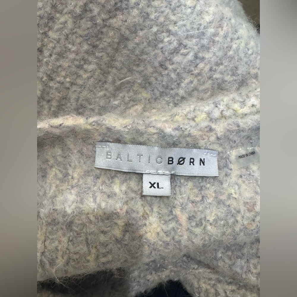 Baltic Born Textured Gray V-Neck Sweater #264 - Picture 3 of 4